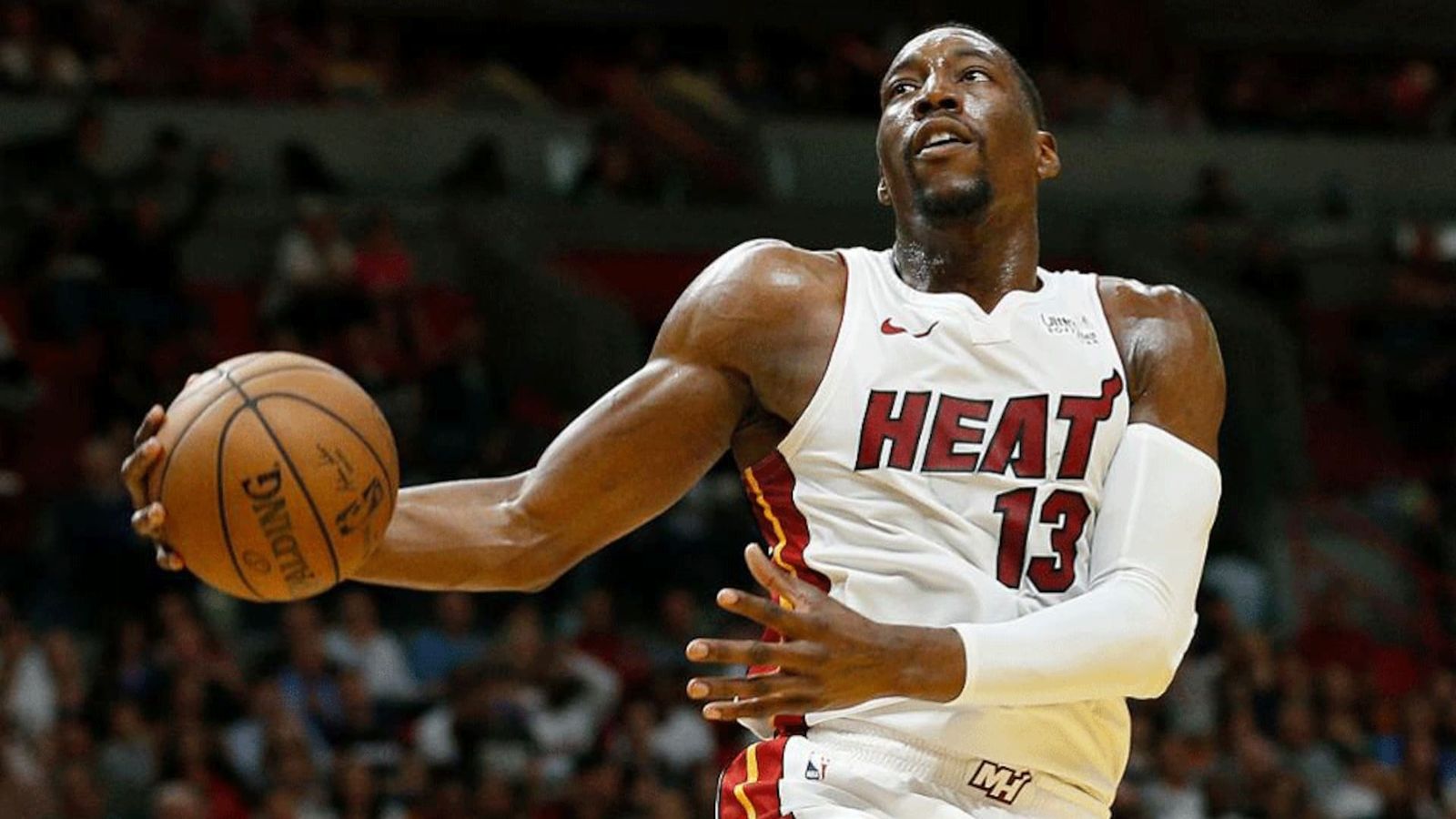 Bam Adebayo en un partido con los Heat de Miami
