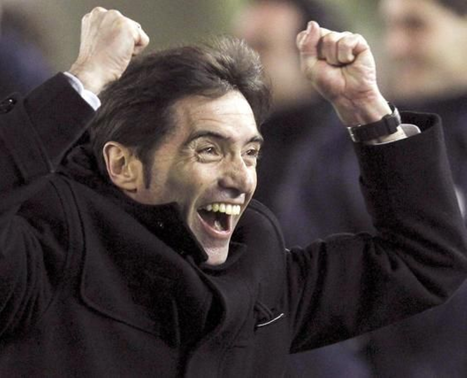 El Sevilla pierde un punto en el descuento frente al Racing (3-2). / EFE