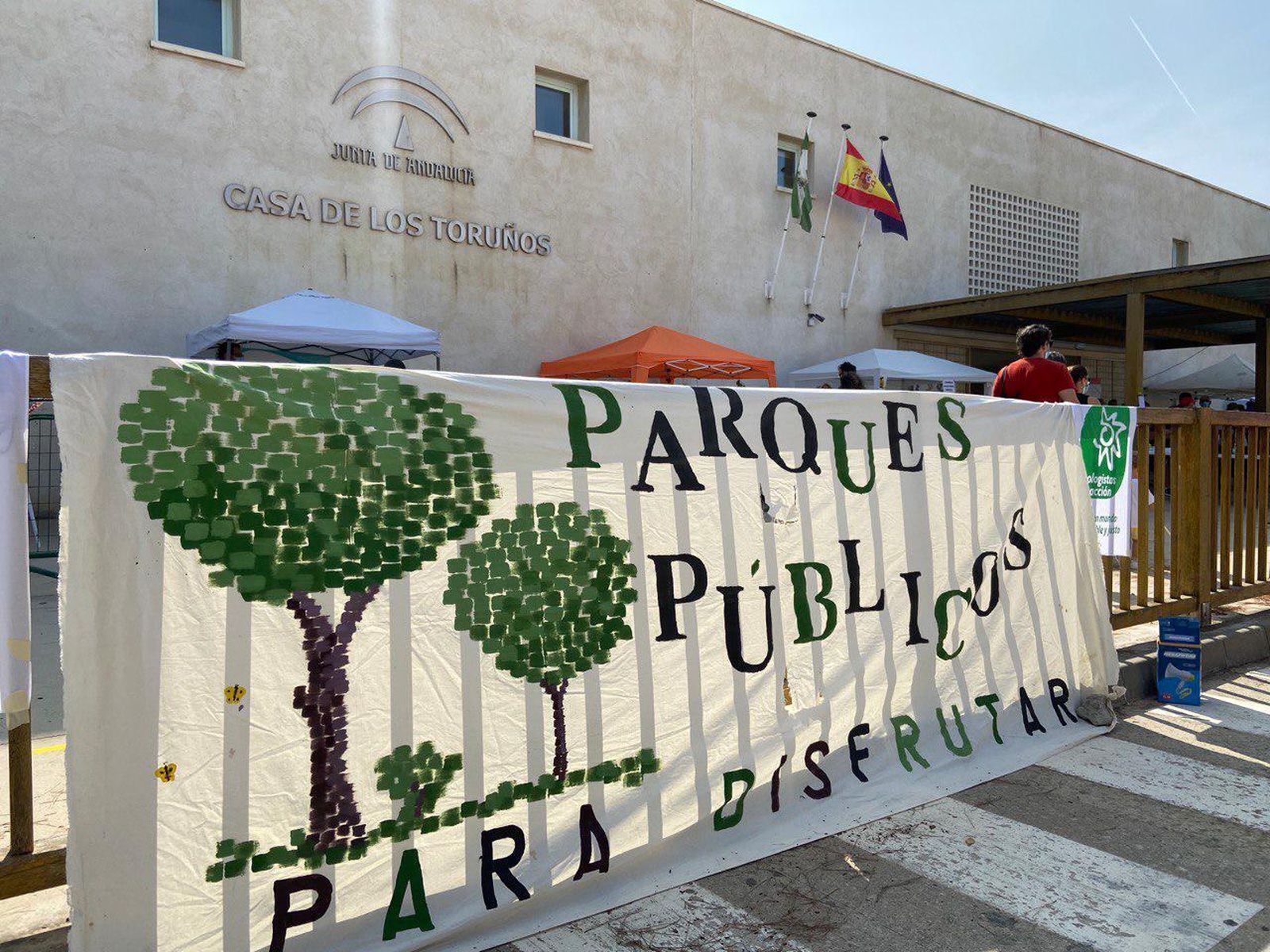 Gran participación en la cadena humana a las puertas de Los Toruños