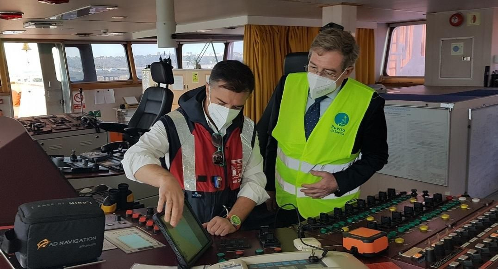 El Puerto estrena nuevos equipos de ayuda a la navegación a bordo de los buques para el servicio de practicaje