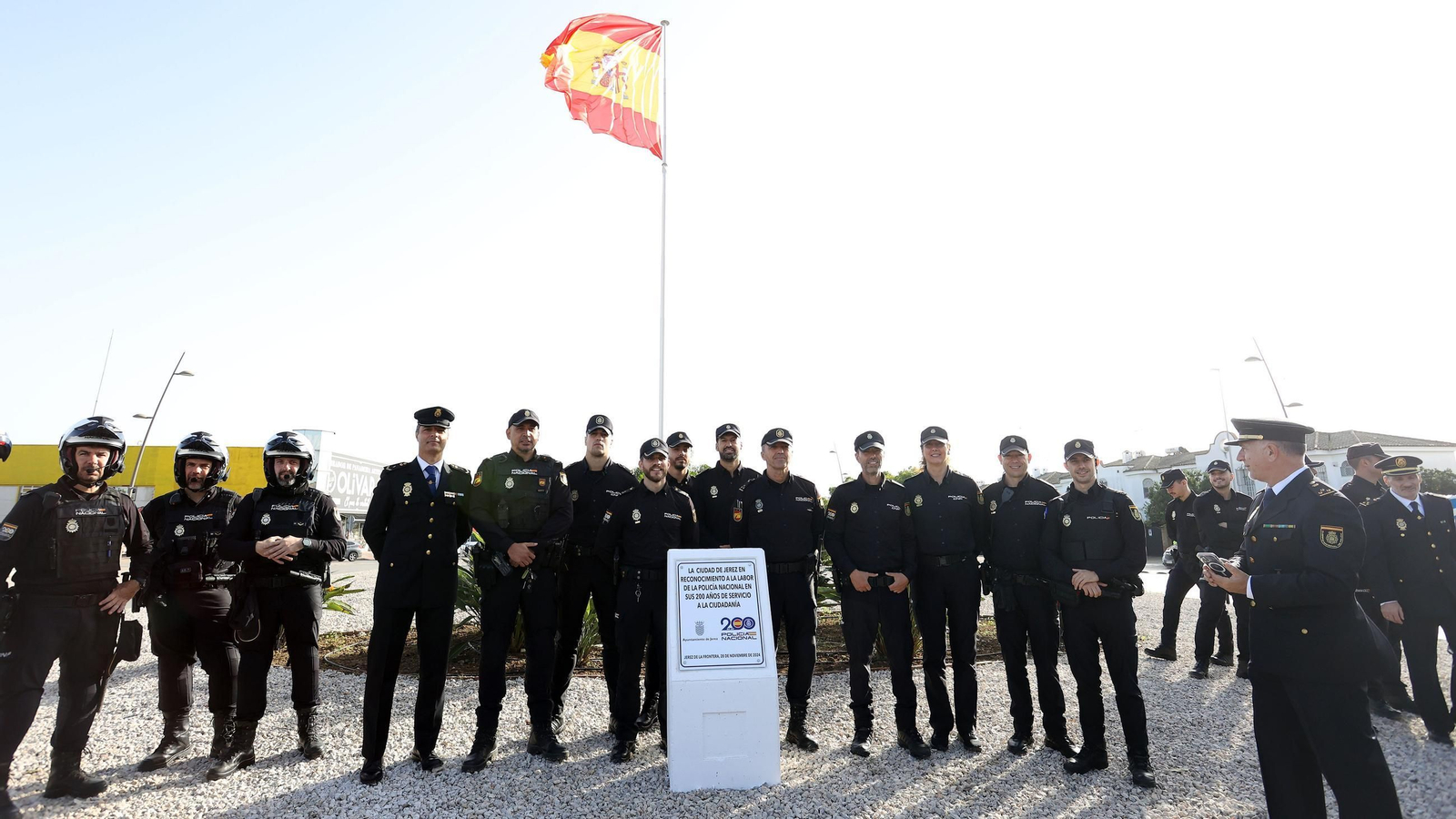 Imágenes de la inauguración de la rotonda de la Policía Nacional en Jerez