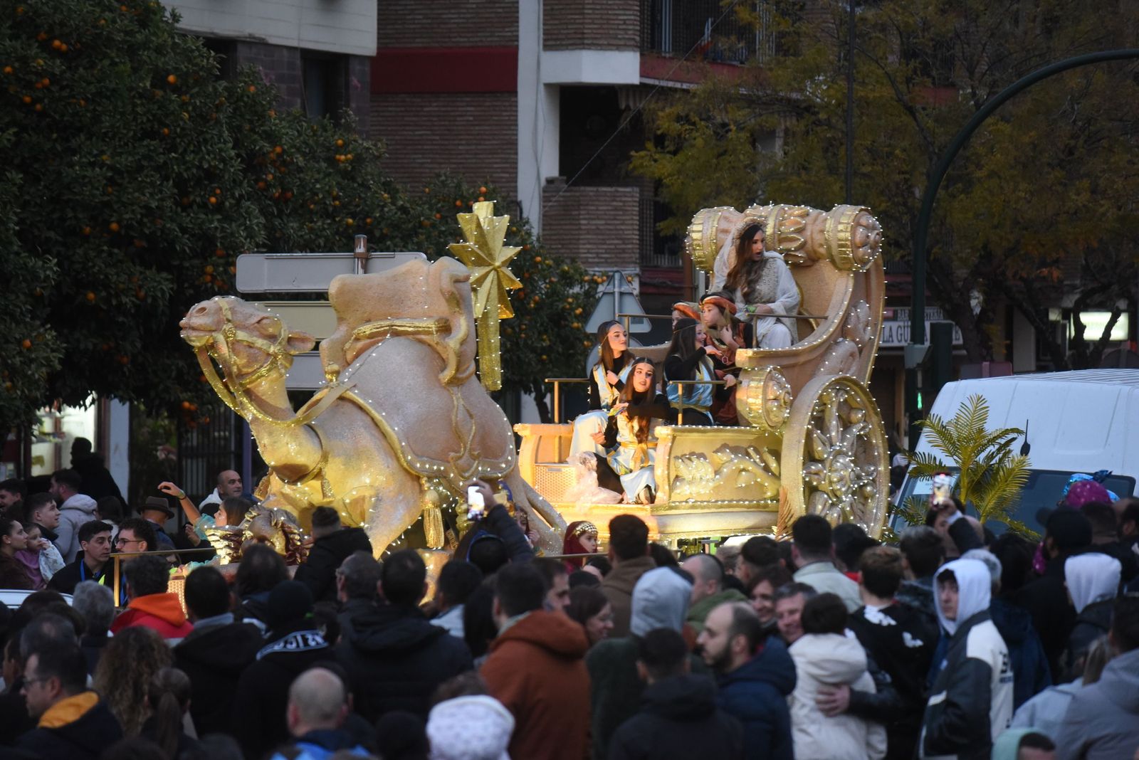 La ilusión se extiende por Córdoba en una mágica cabalgata de Reyes