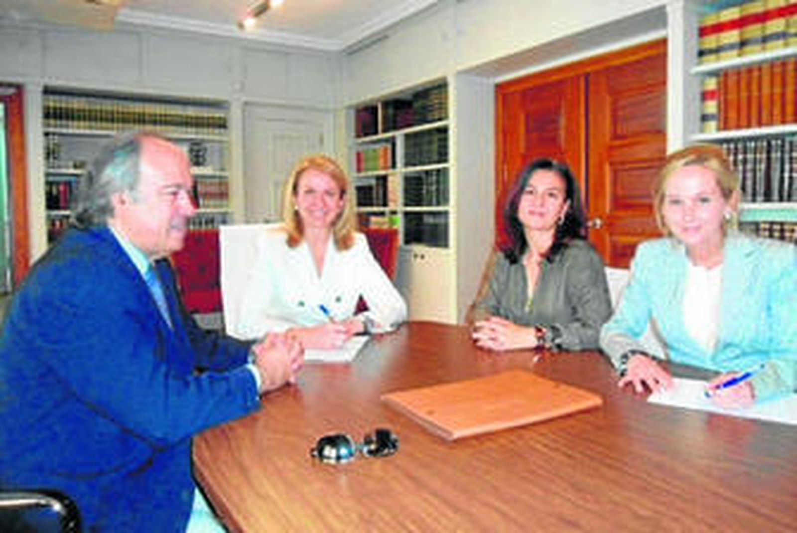 Representantes de Asepeyo y del Colegio Oficial de Farmacéuticos.