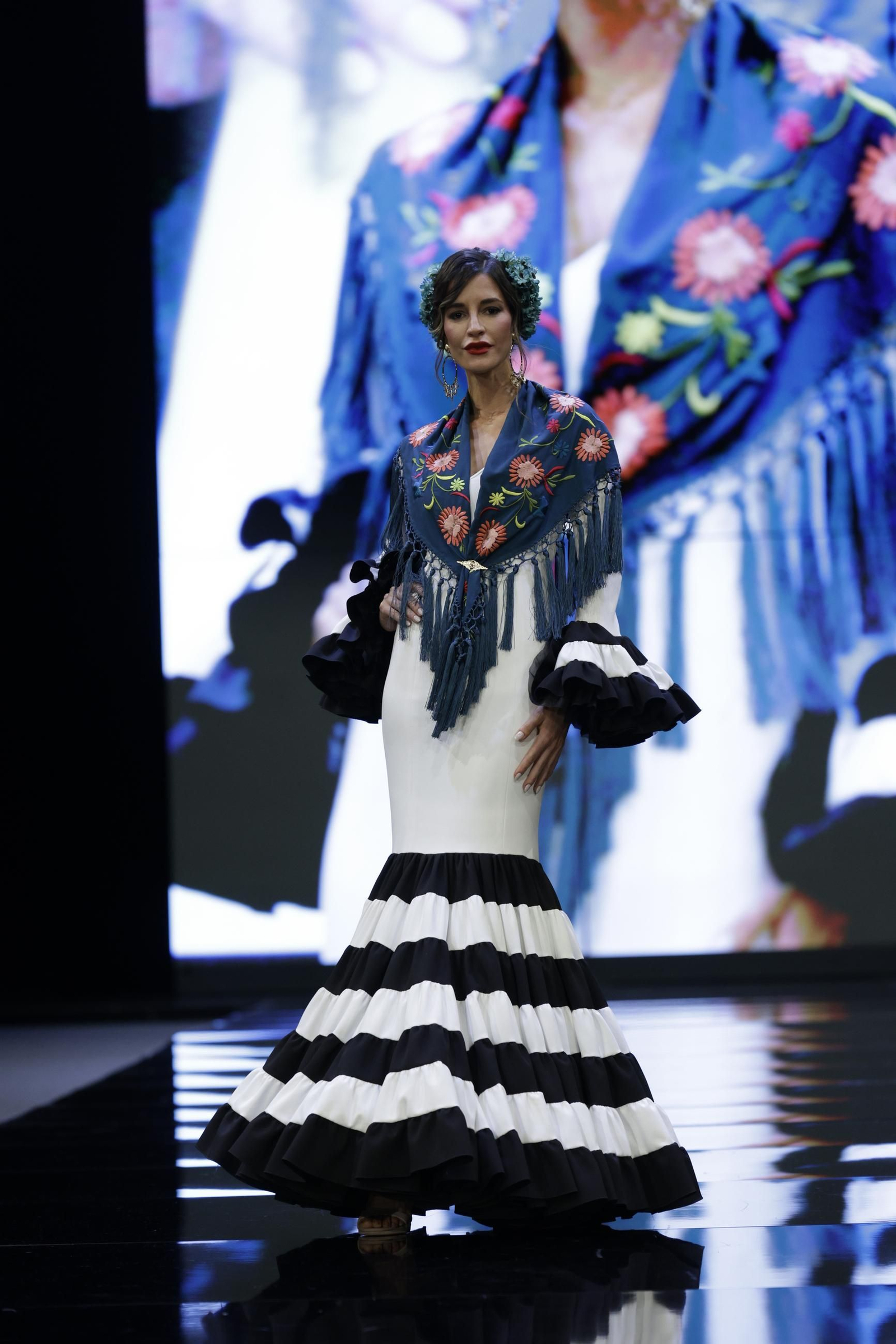 Desfile de Hermanas Serrano en SIMOF 2025, todas las fotos