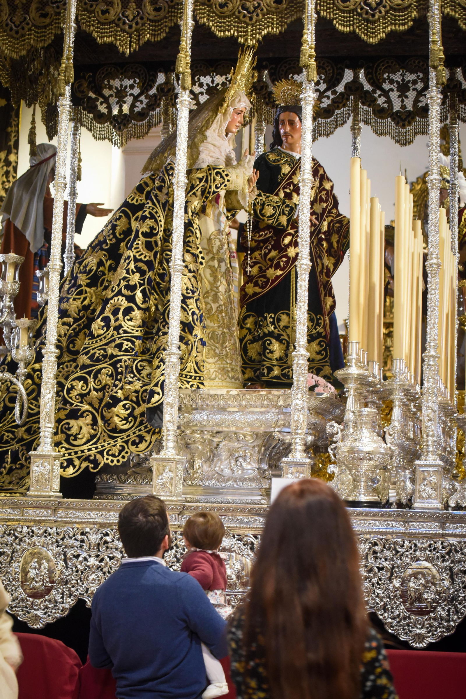 Fotografías de la Virgen del Dulce Nombre en su paso vestida como hace 100 años