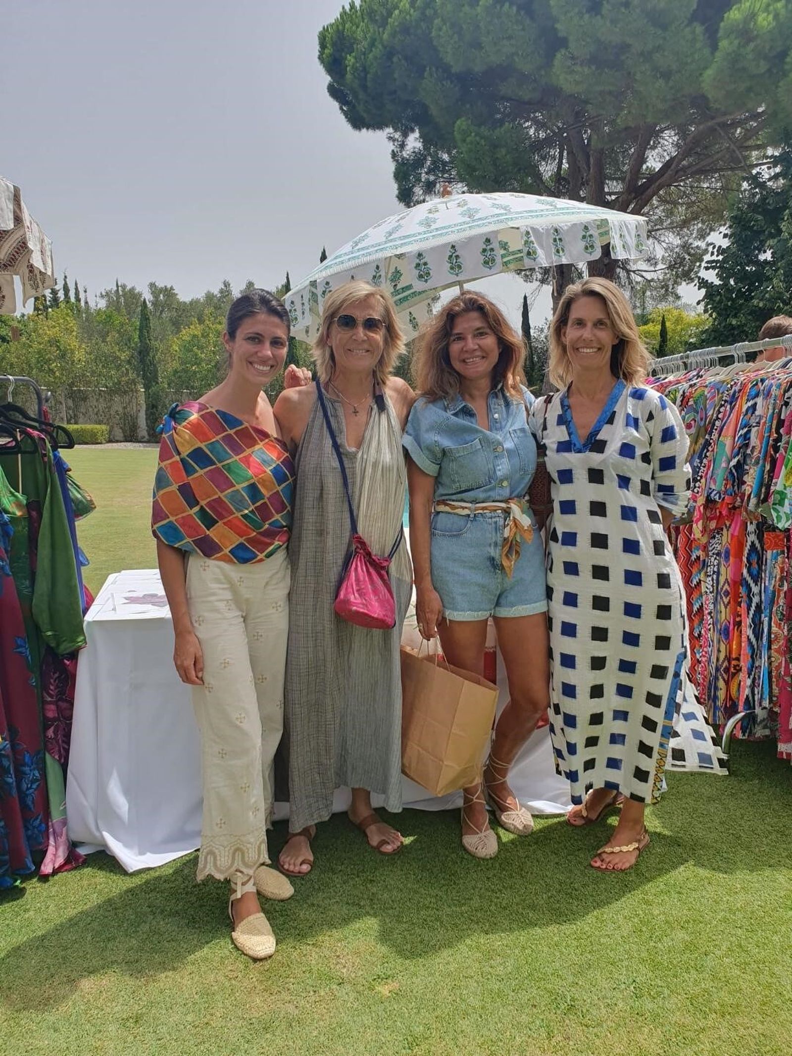 Ana Cristina Portillo Domecq, Marta Barroso, Aldara de Artaza y María Ansorena Marenco también colaboraron en el mercadillo.