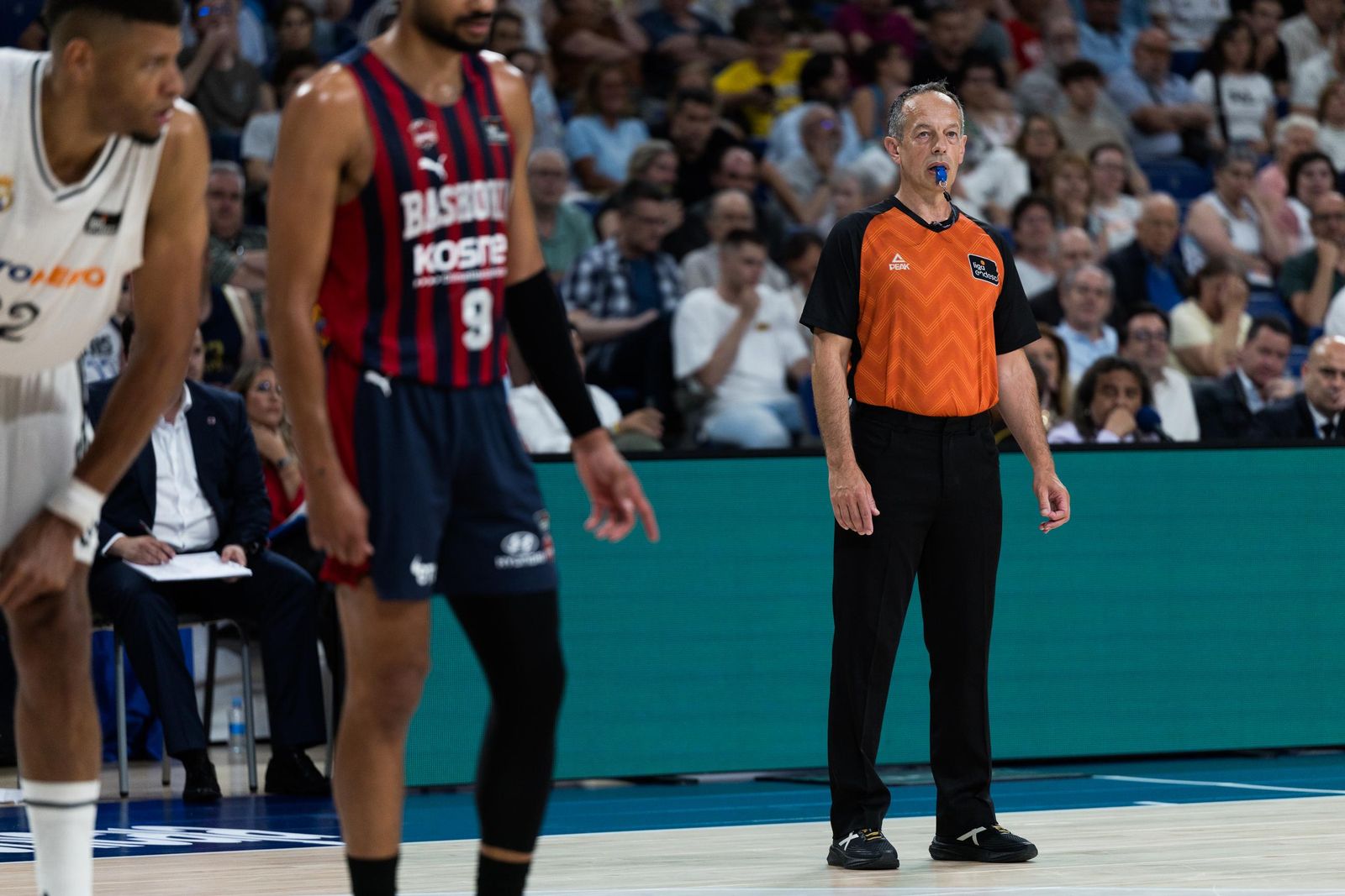 El Real Madrid sufre pero gana al Baskonia (82-76)