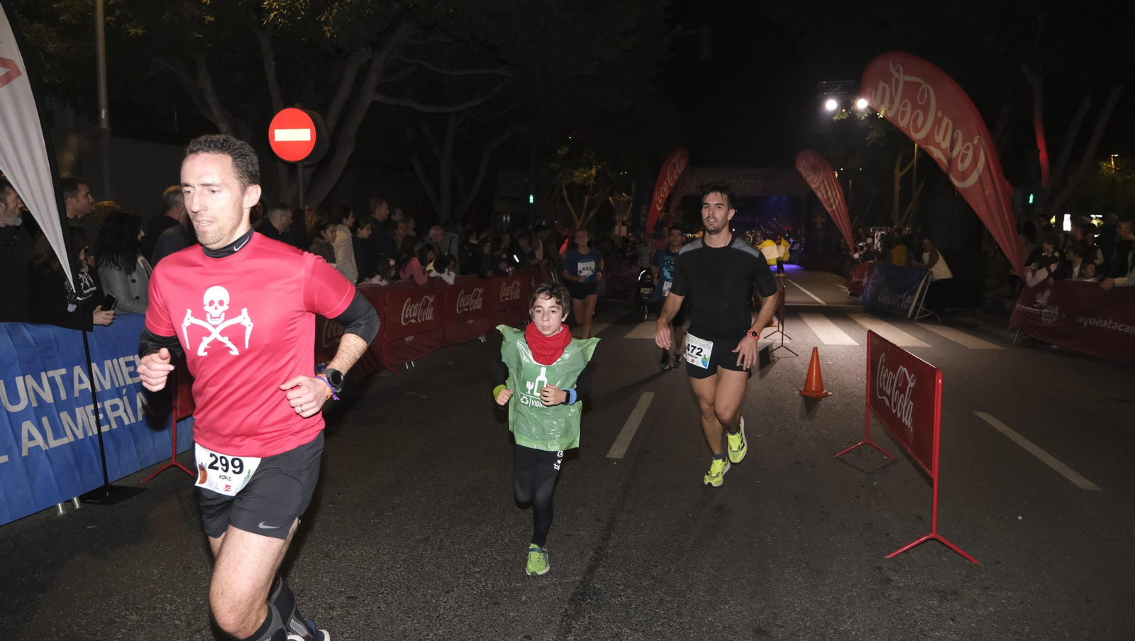 Imágenes de la XIV edición de la San Silvestre de Almería