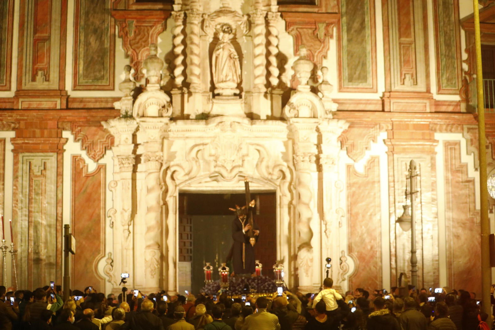 El vía crucis del Señor del Soberano Poder de Córdoba, en imágenes