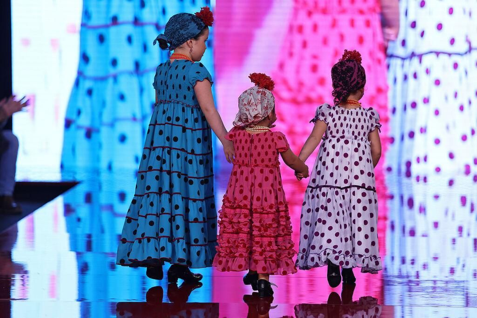 Lunares, comodidad y mantoncillos: Estas son las tendencias para los trajes de flamenca de romerías y ferias