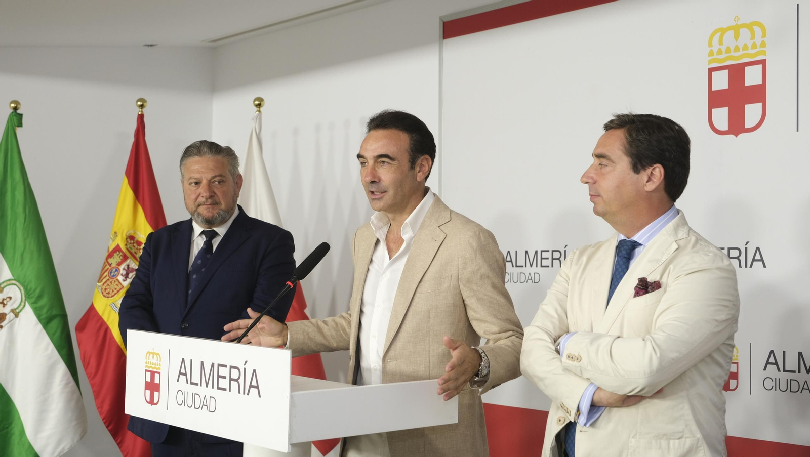 Presentación de la Feria taurina de Almería con Enrique Ponce en su despedida, en imágenes