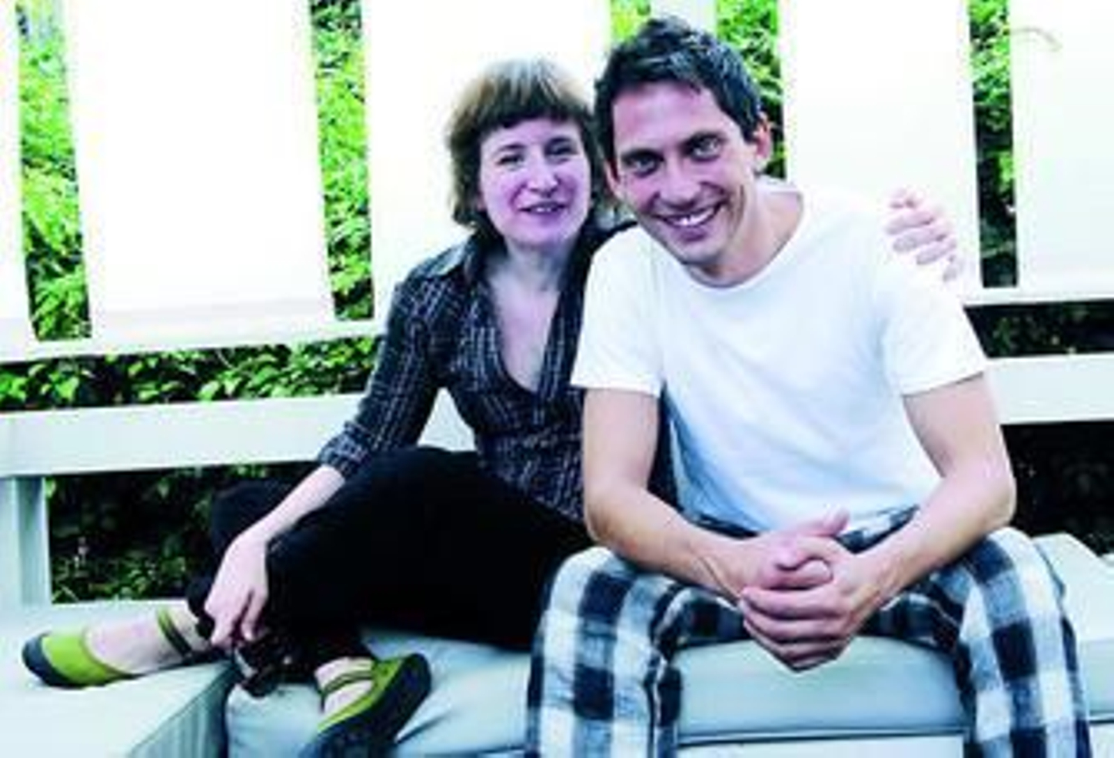 Mari Paz Sayago y Paco León, los dos protagonistas de '¿Estás ahí?'.