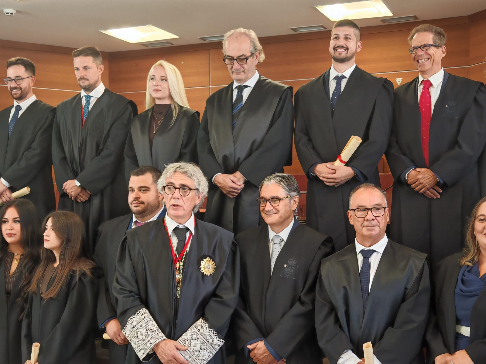 En el centro, en la fila inferior, el decano Juan Luis de Aynat.