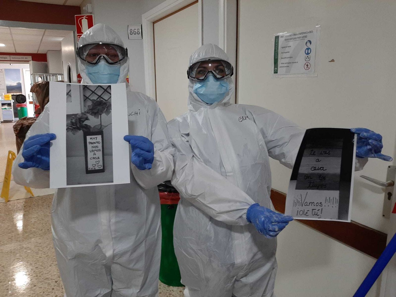 Coronavirus en Cádiz: Las imágenes de los dibujos que se han colocado en los hospitales Puerta del Mar y de Puerto Real