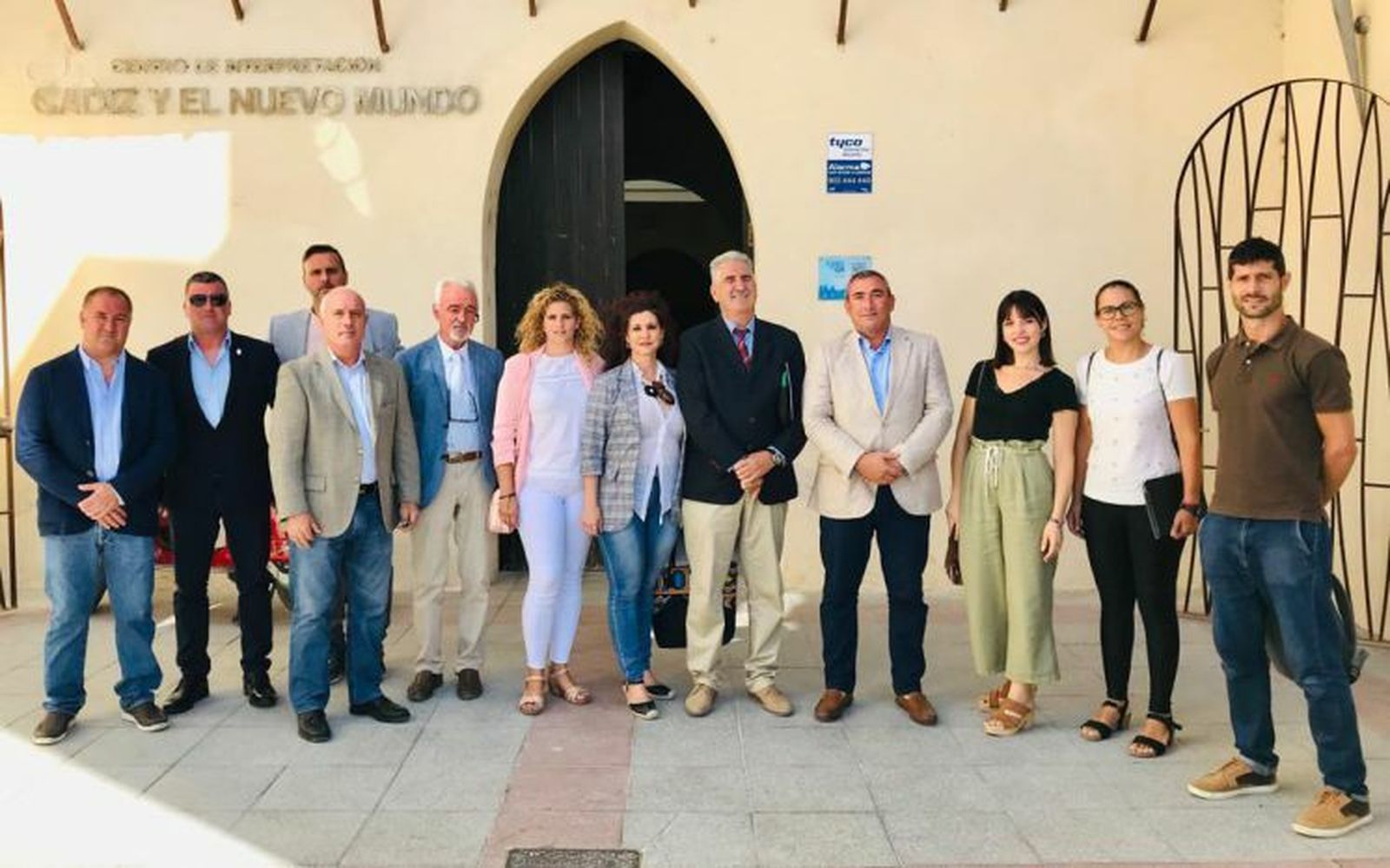 El delegado territorial de Educación, hoy en Chipiona con el alcalde y concejales de la Corporación.