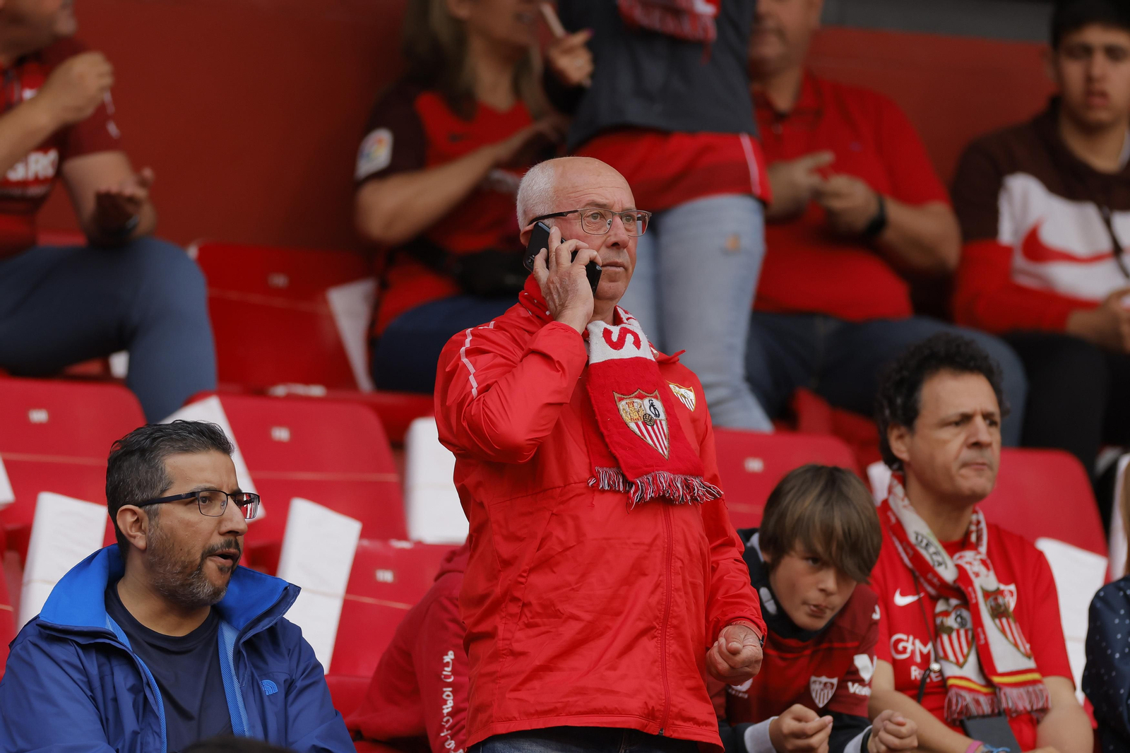 Búscate en las fotos del Sevilla-Juventus