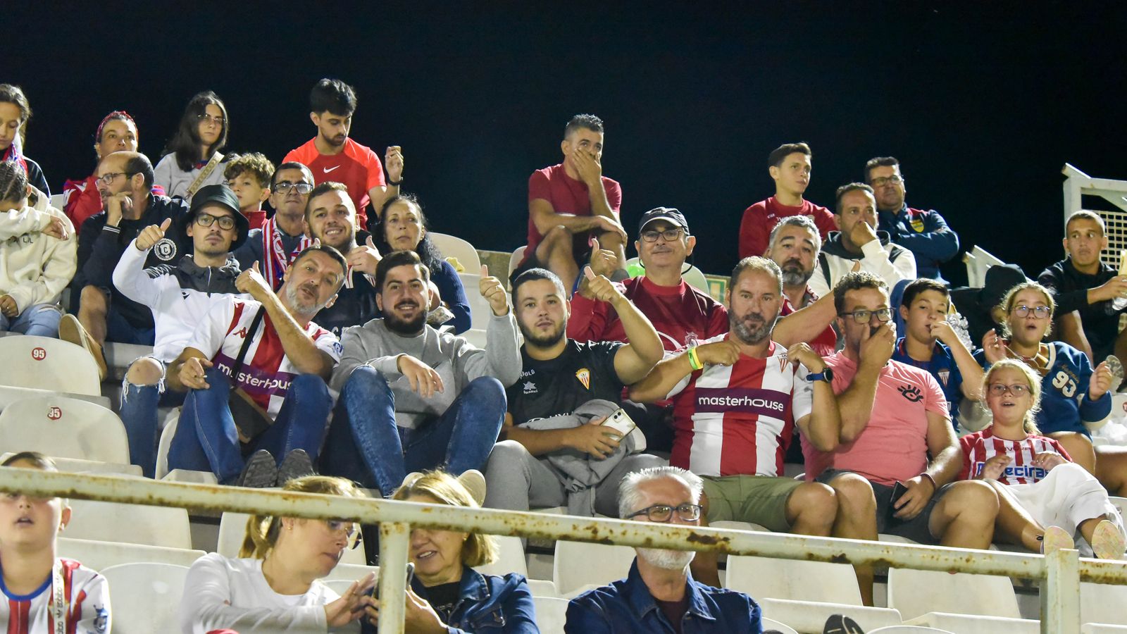Las fotos del ambiente en el  Algeciras CF - San Fernando CD de la primera jornada.