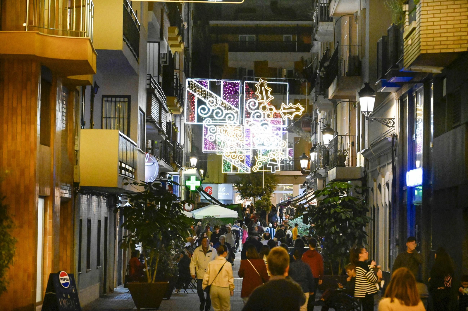 Imágenes de la nevada y alumbrado navideño en Huelva