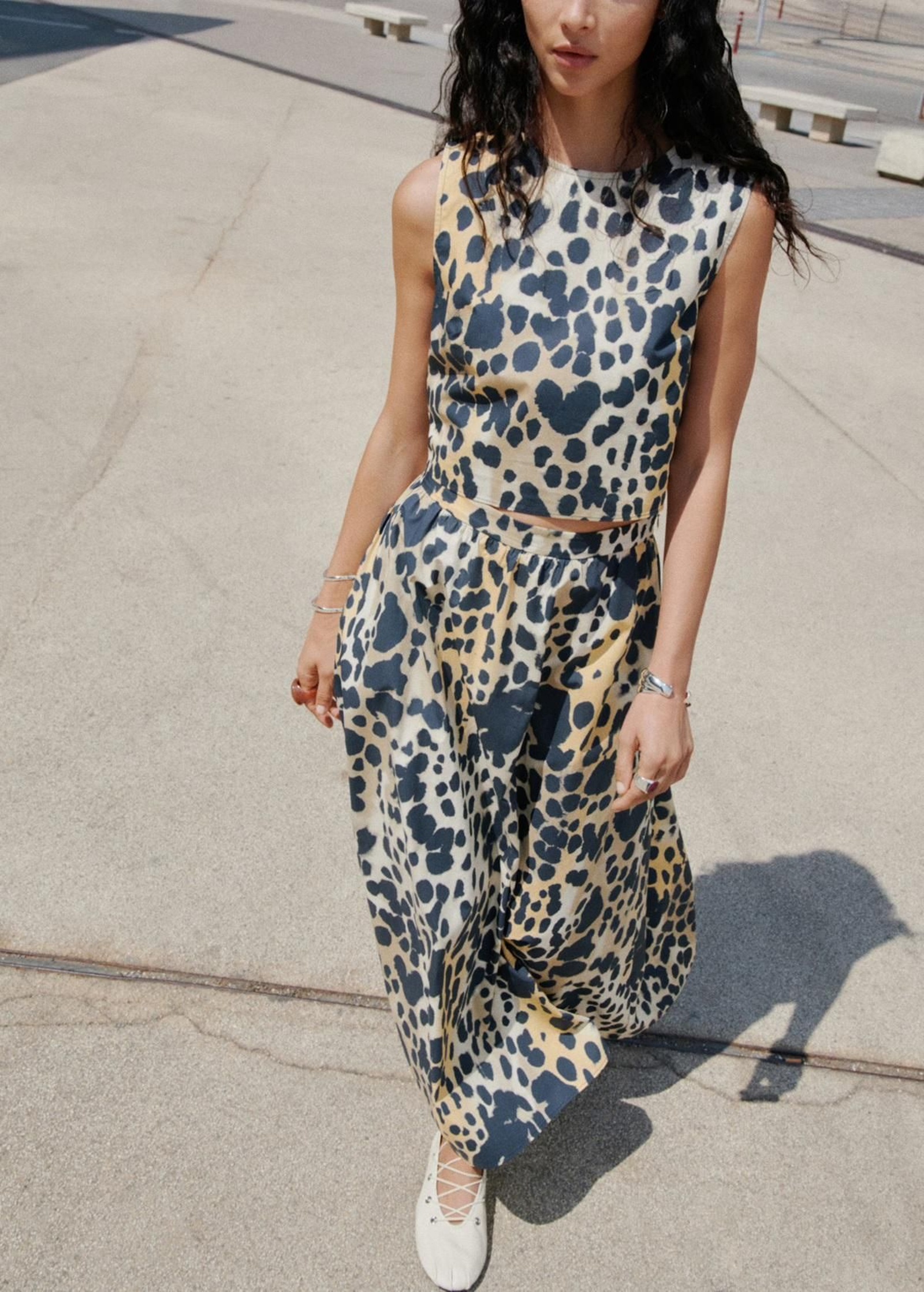 Conjunto en animal print de Mango.