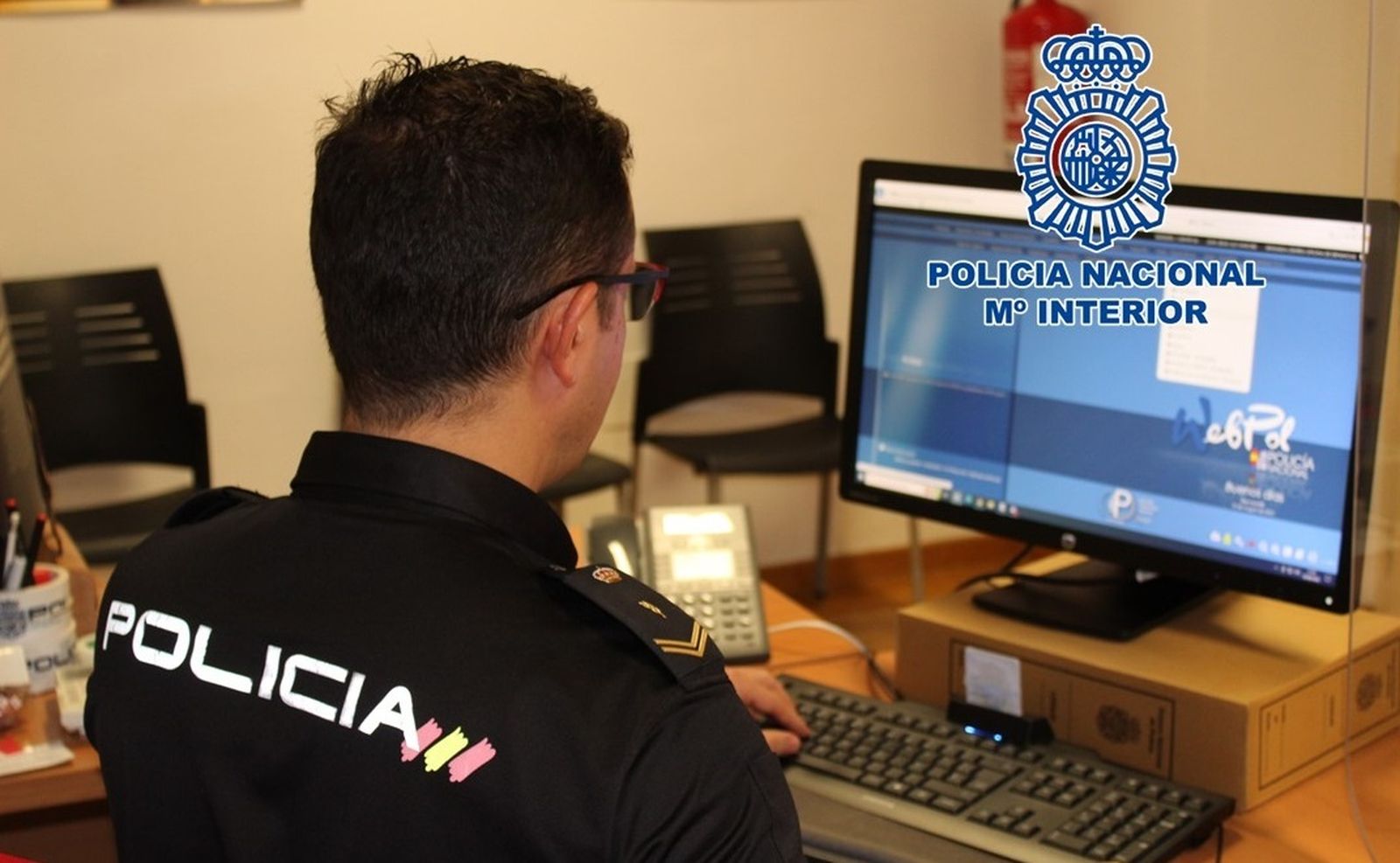 Imagen de archivo de un agente informático de la Policía Nacional de Granada