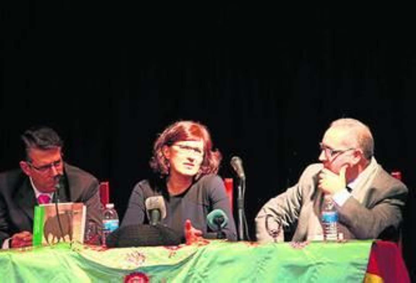 Manuel López, Margarita Pérez y el crítico taurino Javier García Baquero, durante el acto.