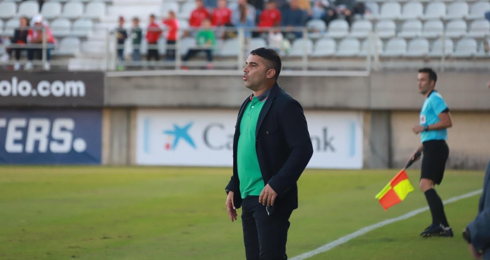 Emilio Fajardo da indicaciones durante un encuentro del Algeciras de esta pasada temporada.