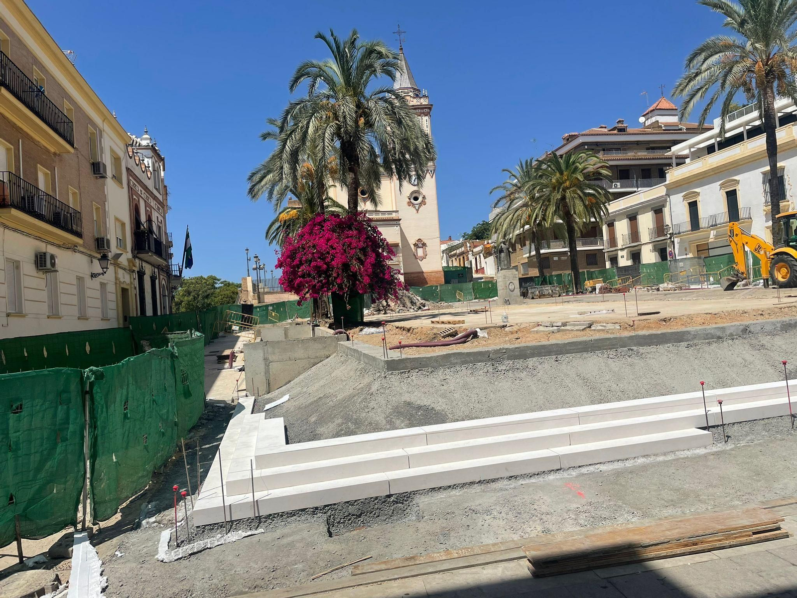 Imágenes de las escaleras de la Plaza de San Pedro de Huelva
