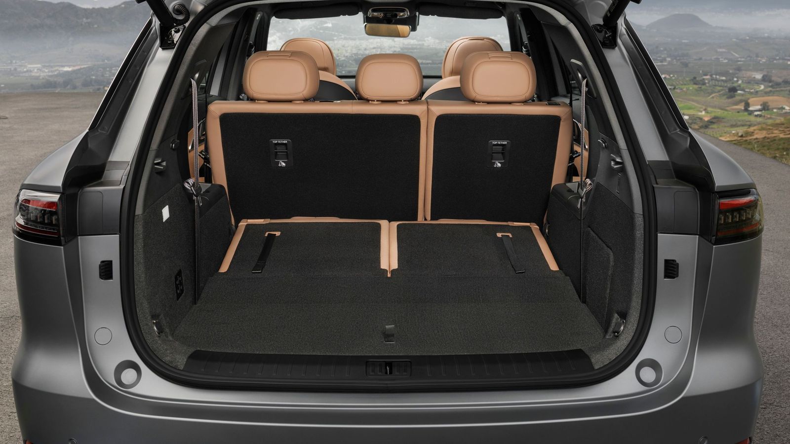 De usar la configuración de cinco asientos, el Ebro s900 cumple a la perfección con un modelo familiar por su capacidad de maletero.