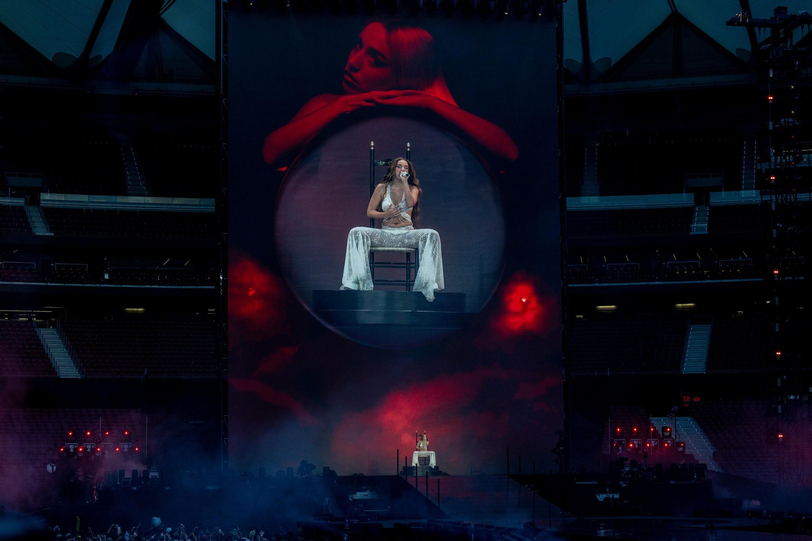 Lola Índigo durante su concierto  en el Estadio Riyadh Air Metropolitano