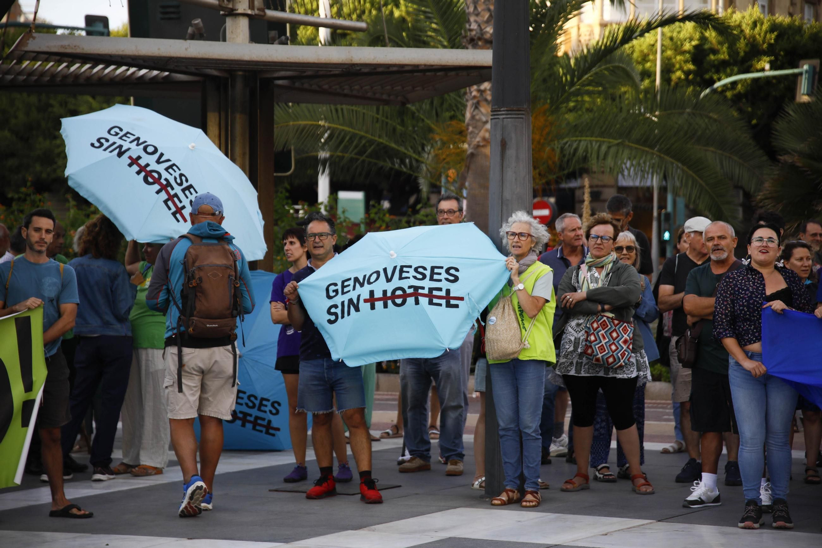 La manifestación "Genoveses sin hotel", en imágenes