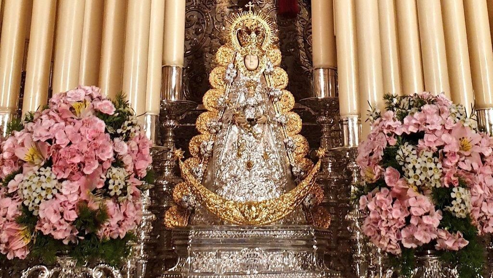 En la entrecalle del palio del Patrocinio figura esta Virgen del Rocío de 1943