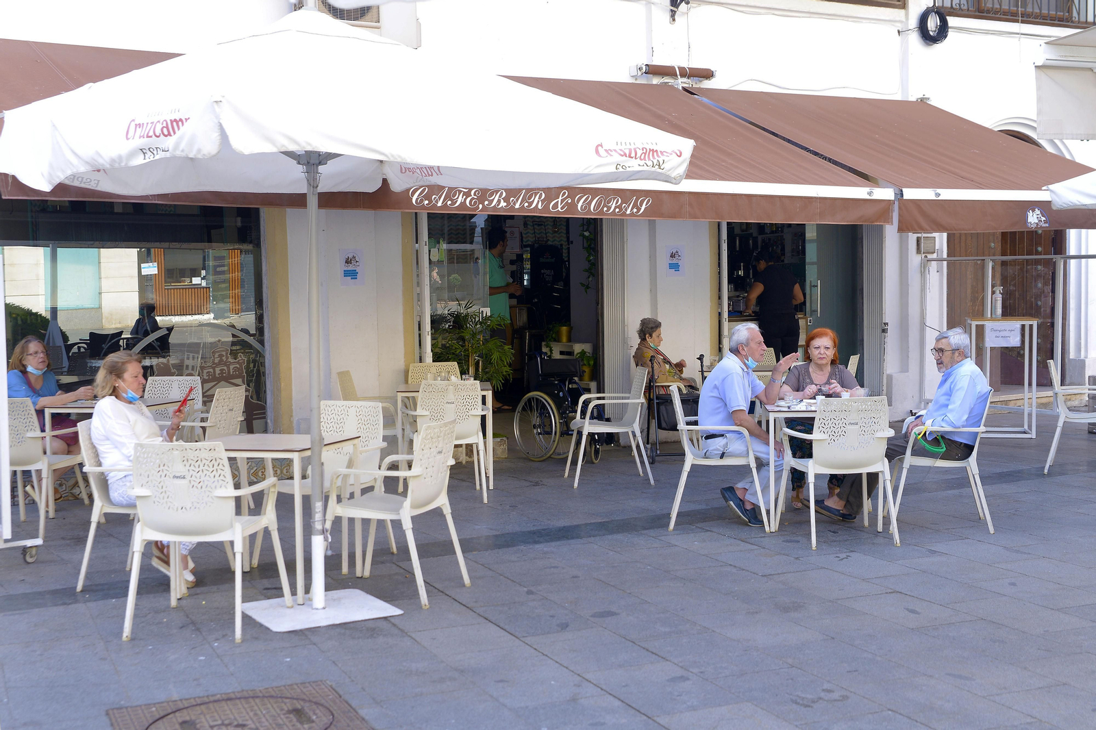 Fotos de bares y restaurantes de La Linea el primer dia de la fase 2