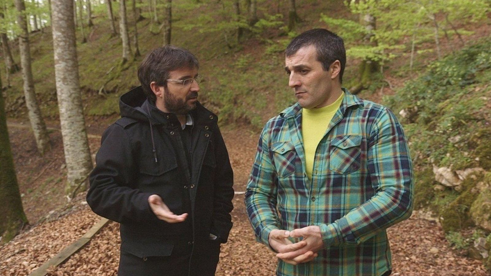 Jordi Évole, durante su charla con el etarra arrepentido en ‘Salvados’.