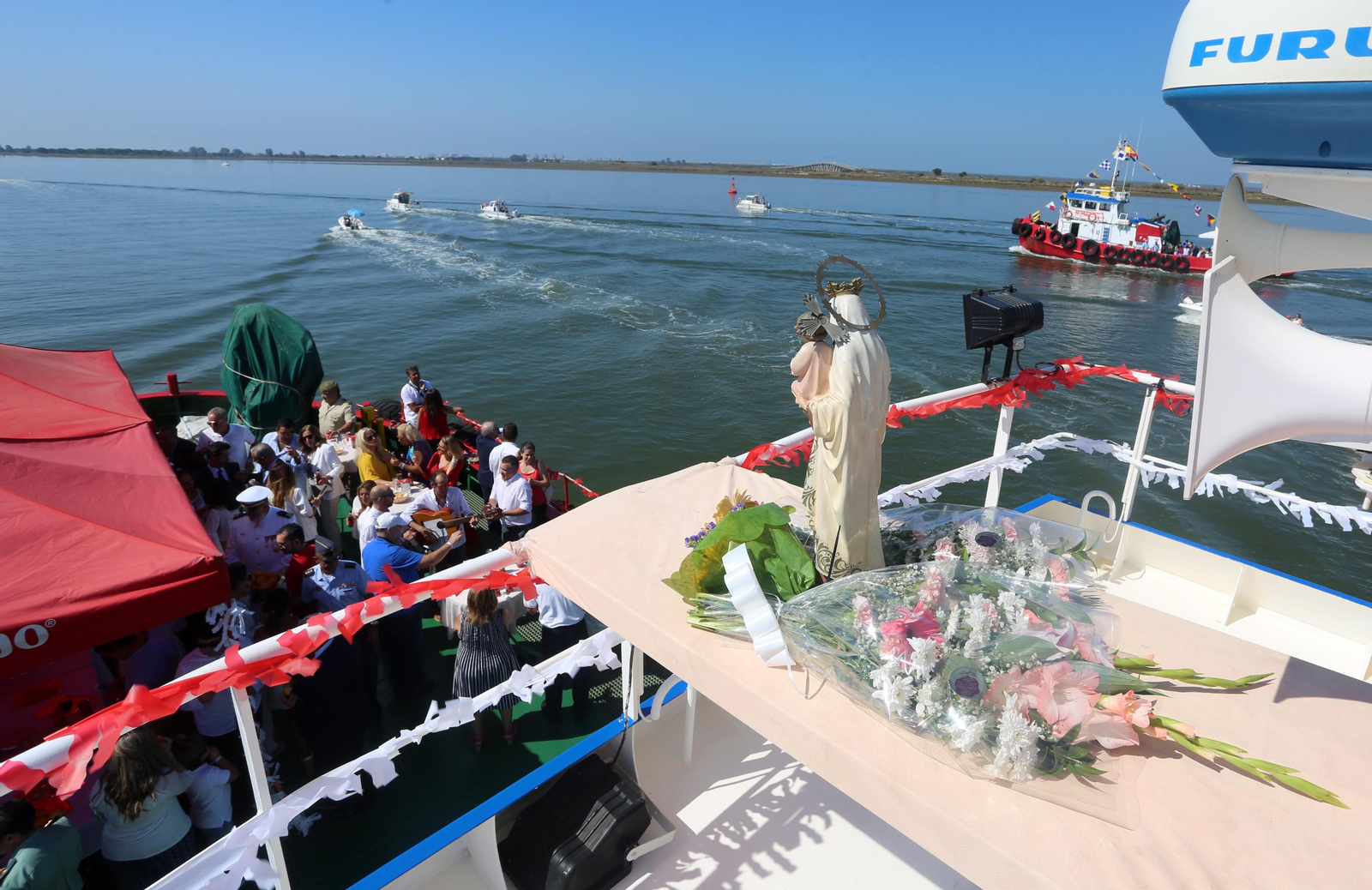 Procesión de la Virgen del Carmen por la Ría de Huelva en imágenes