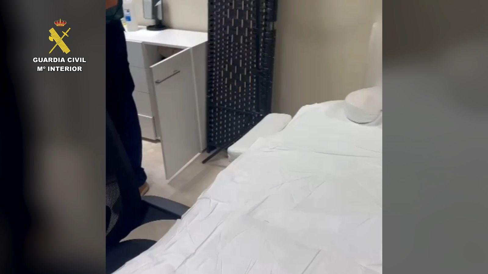 Cierran una clínica de estética en Los Barrios