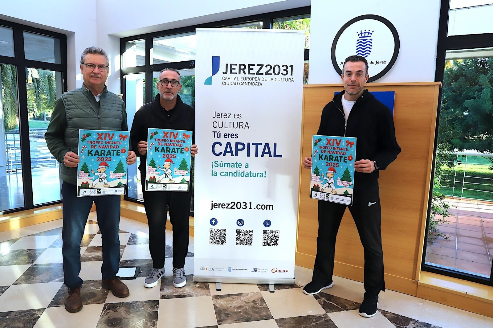 Tomas Sampalo, en el centro, escoltado por Felicísimo Díaz y Sergio Pérez.