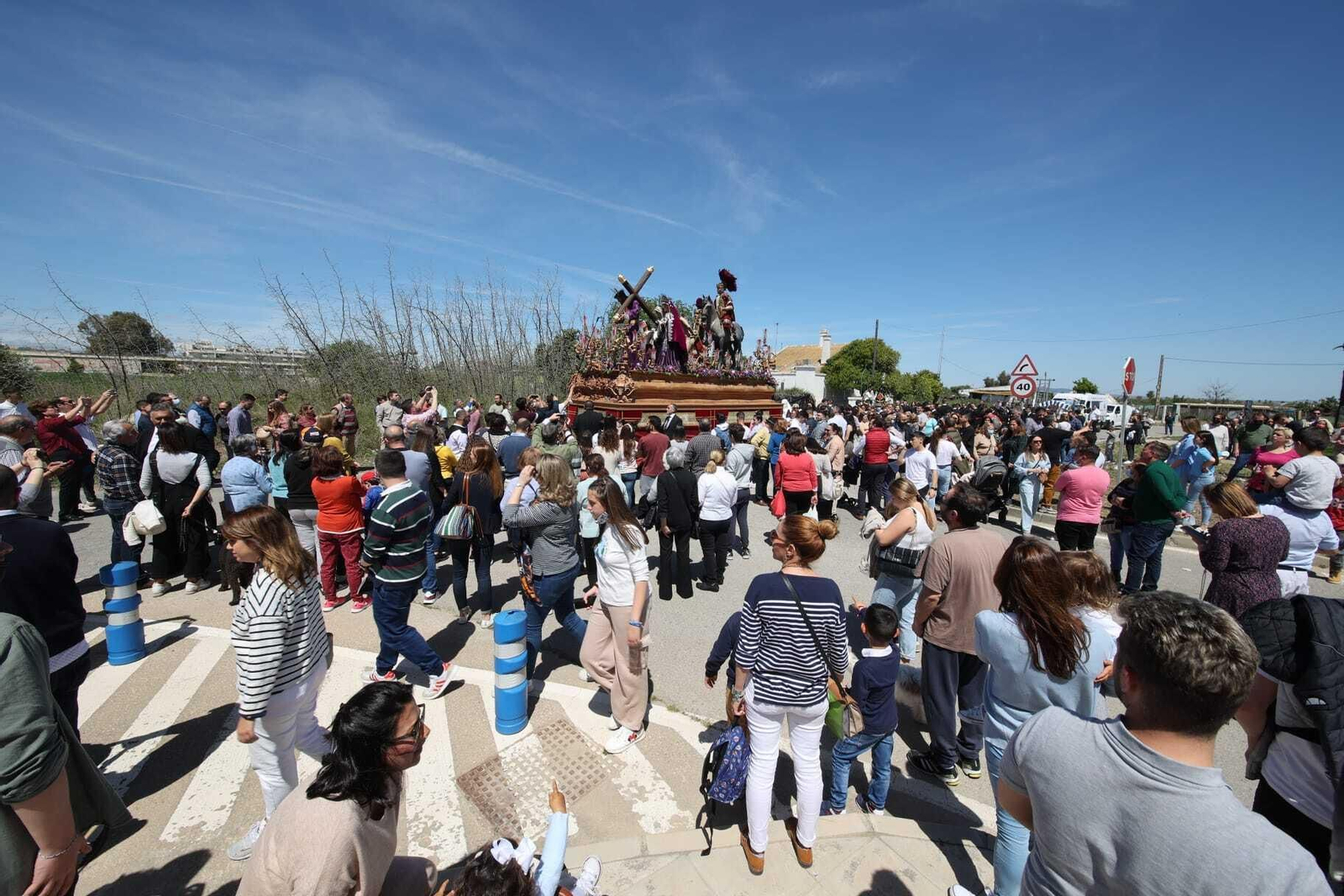 La Hermandad de La Entrega en su primera salida a Jerez