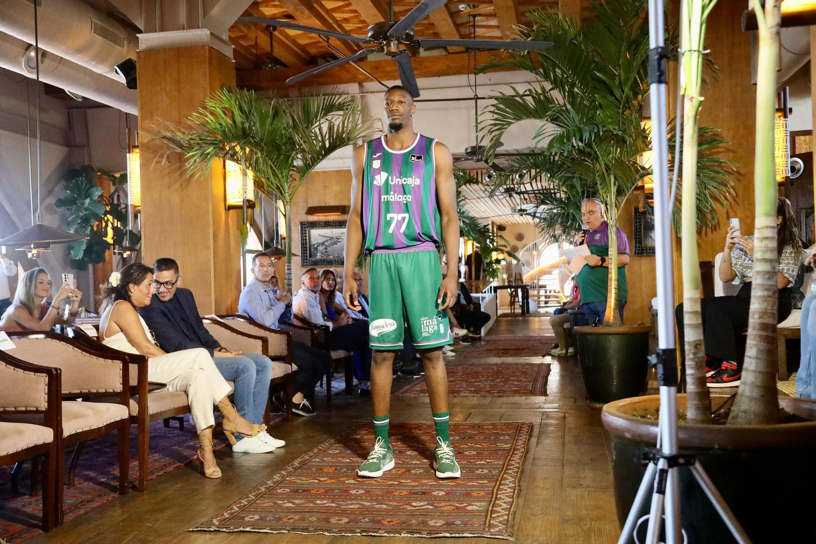 La presentación de las nuevas equipaciones del Unicaja, en fotos