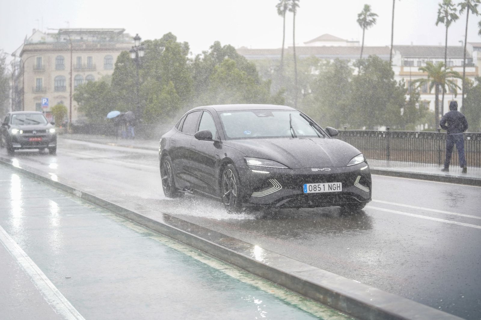 La intensa lluvia en Sevilla al paso de la Borrasca Leonardo en fotos