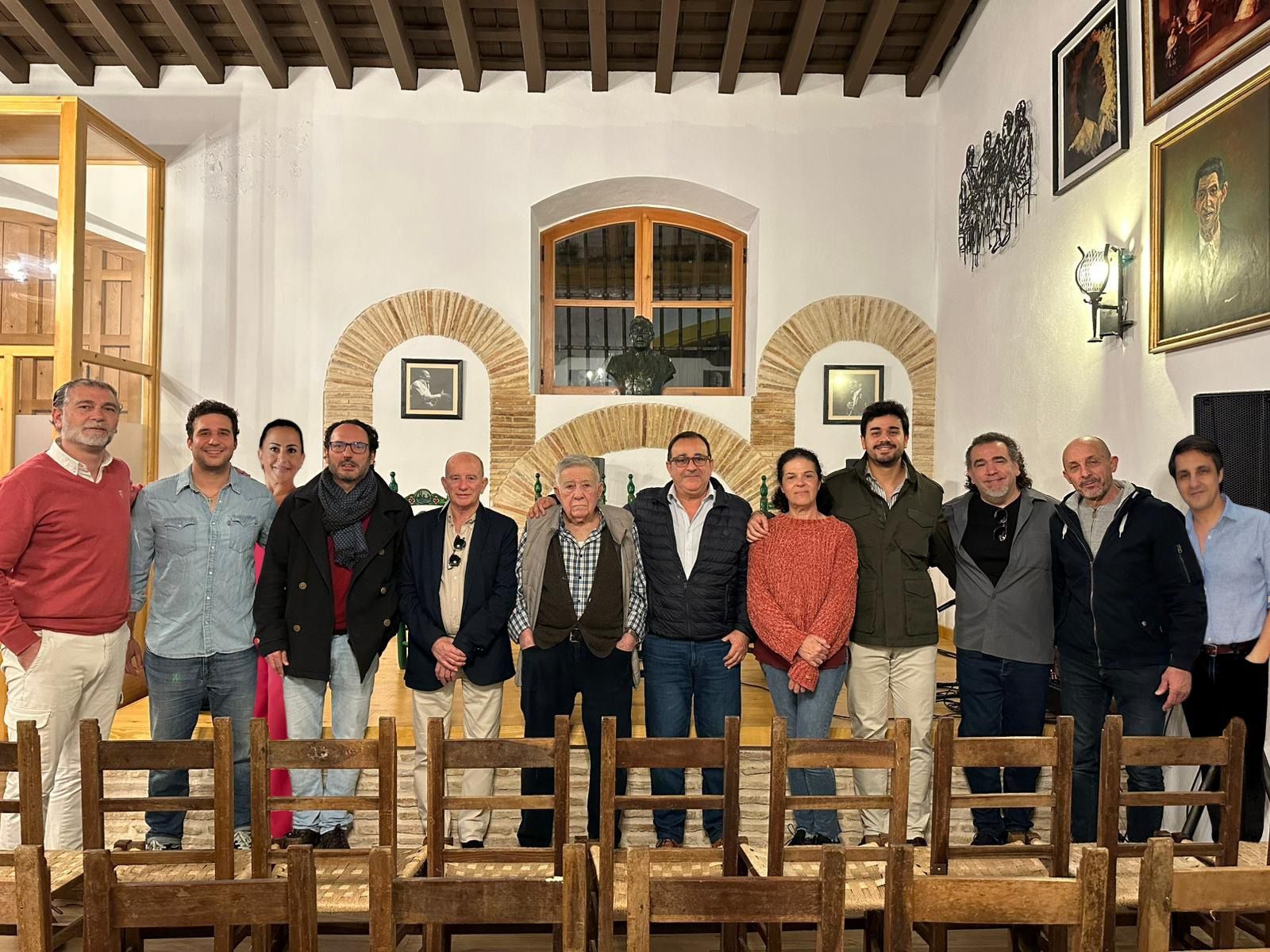 Nueva junta directiva de la Peña Flamenca Los Cernícalos, con Jesús Atienza como presidente.