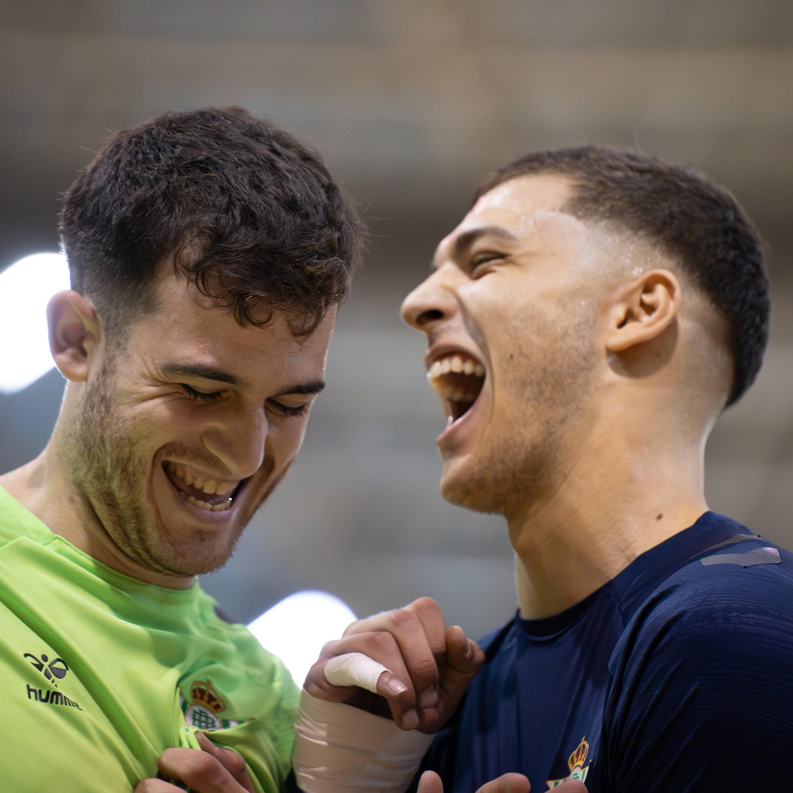 Povea y Starna disfrutan durante un entrenamiento.