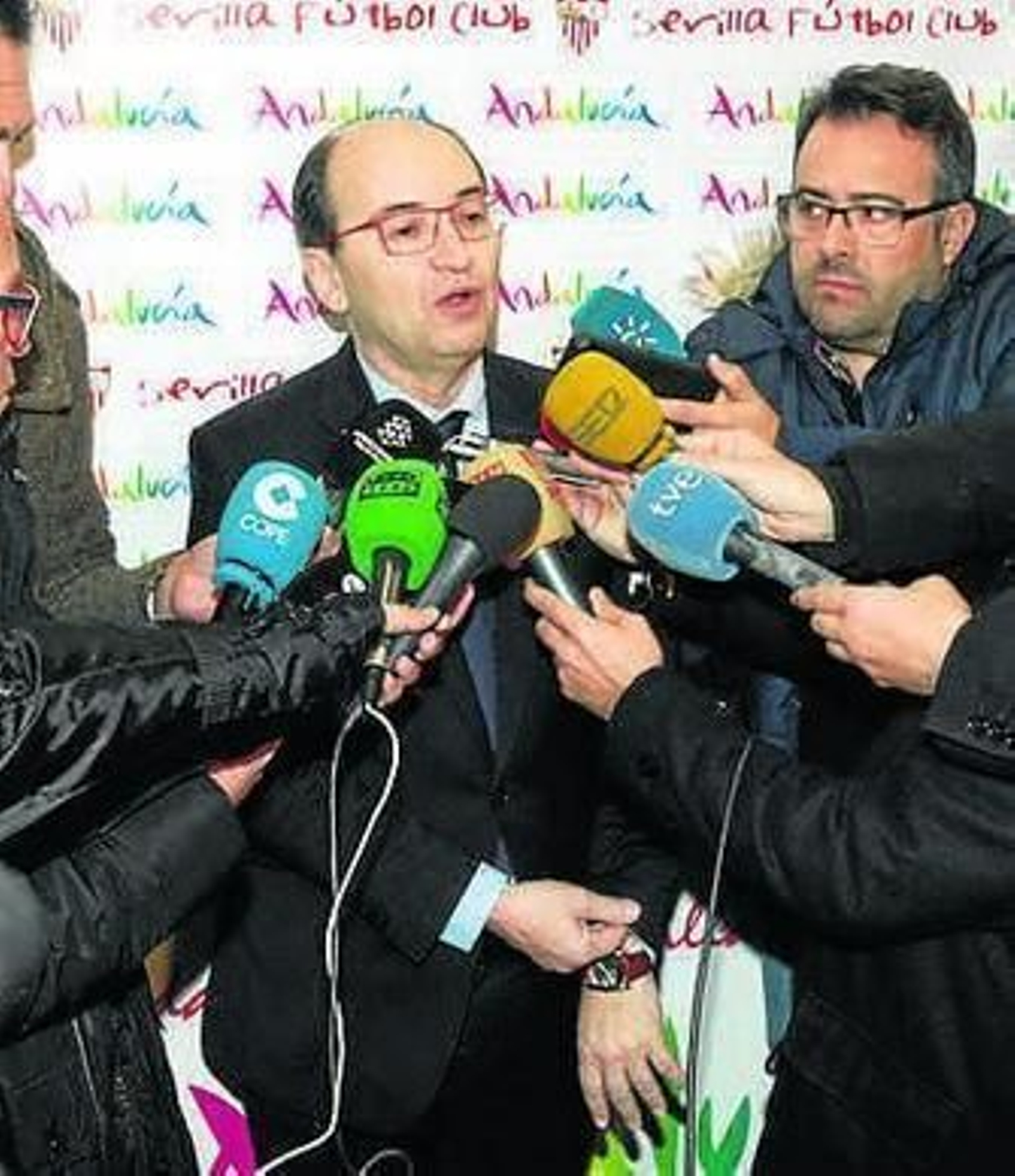 Castro, atendiendo a la prensa.