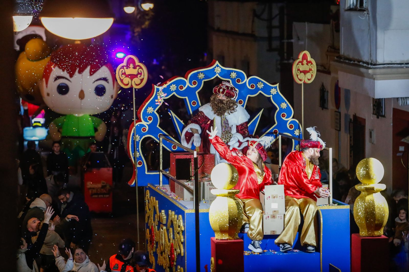 Búscate en las fotos de la cabalgata de Reyes Magos 2026 en Los Barrios