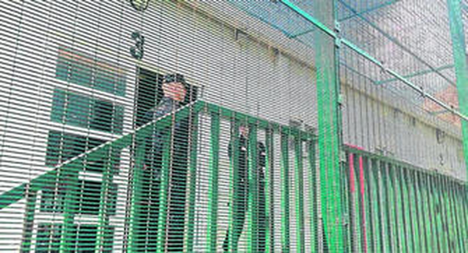 Módulos para extranjeros en el puerto de Almería, provincia que no cuenta con un CIE.