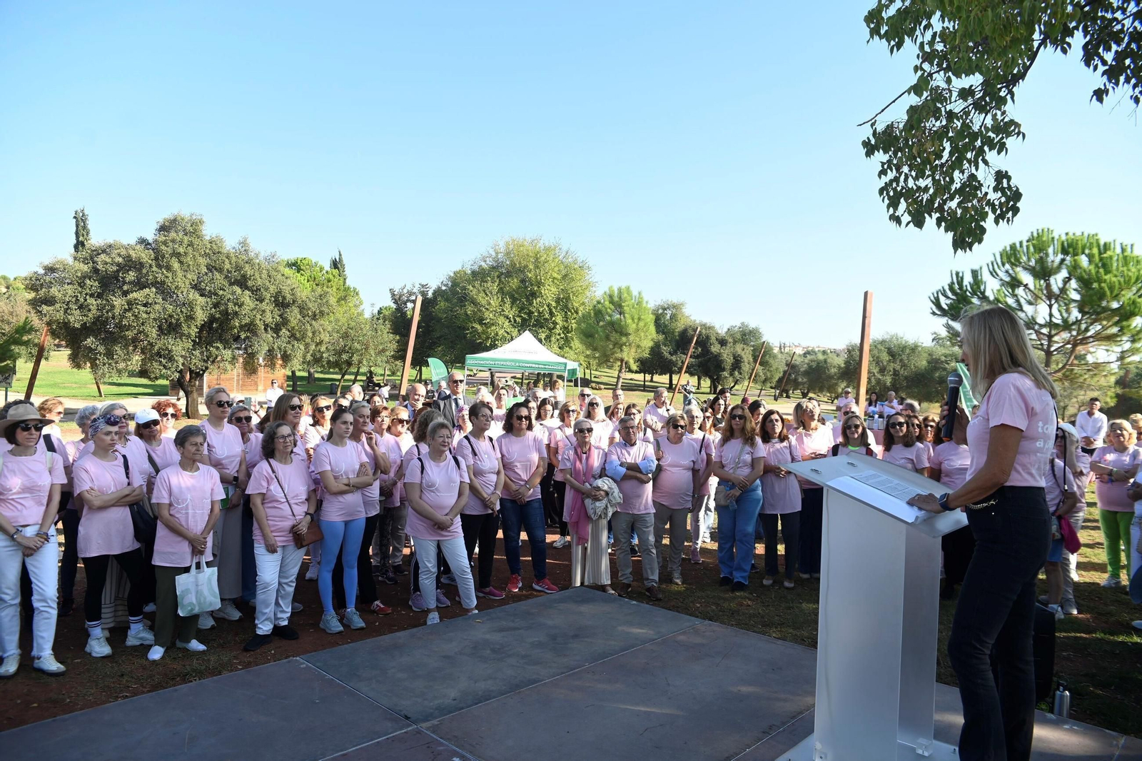 Auxiliadora Cabanás lee el manifiesto al comienzo de la jornada de convivencia.