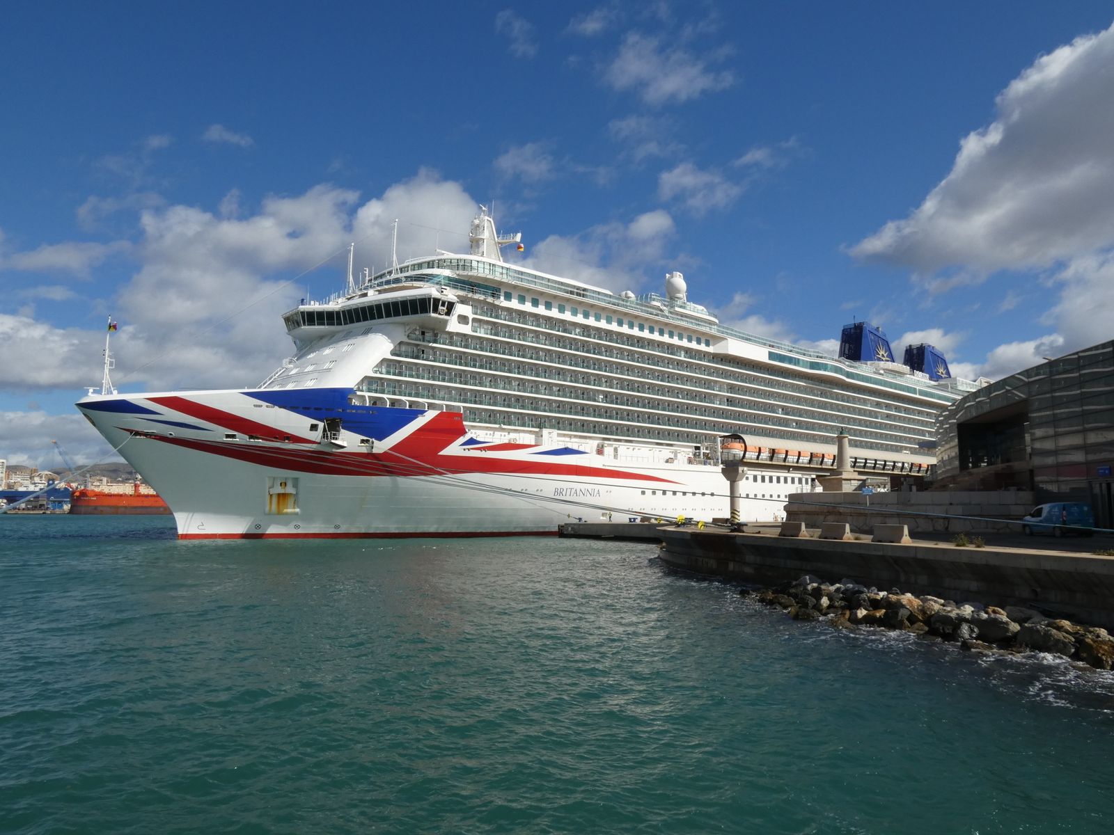 Uno de los buques llegados al puerto de Málaga.