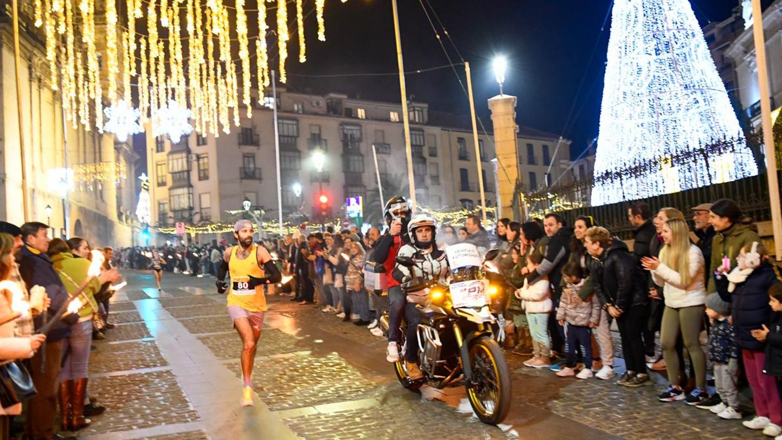 En imágenes: la élite del atletismo mundial despliega su calidad en la Carrera de San Antón de Jaén