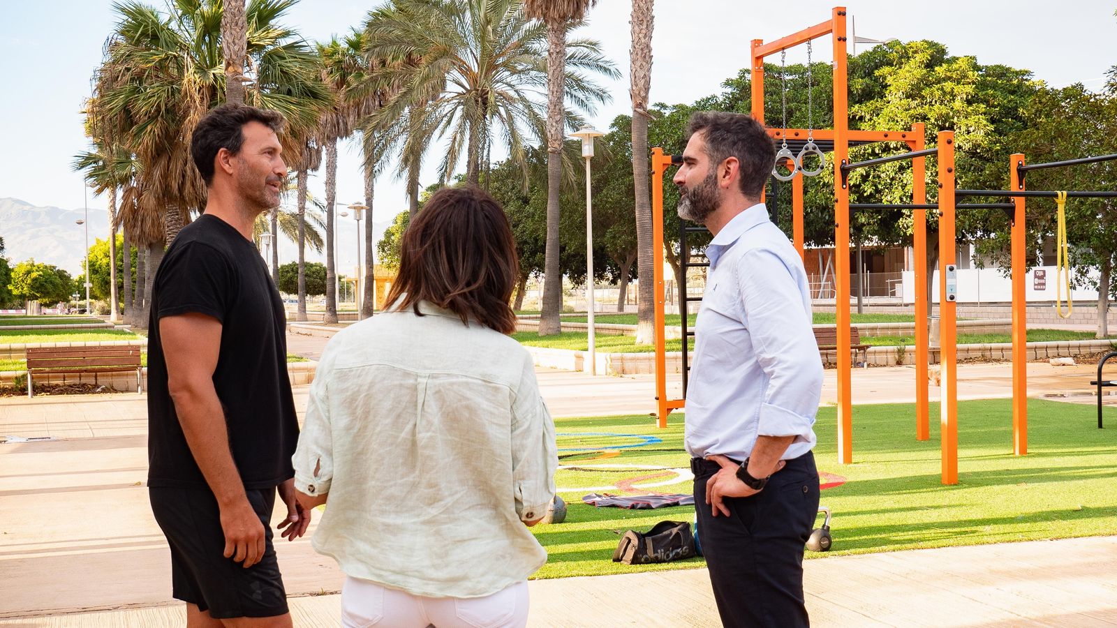 El alcalde y la concejal de Servicios Municipales, en su visita a las nuevas áreas de recreo