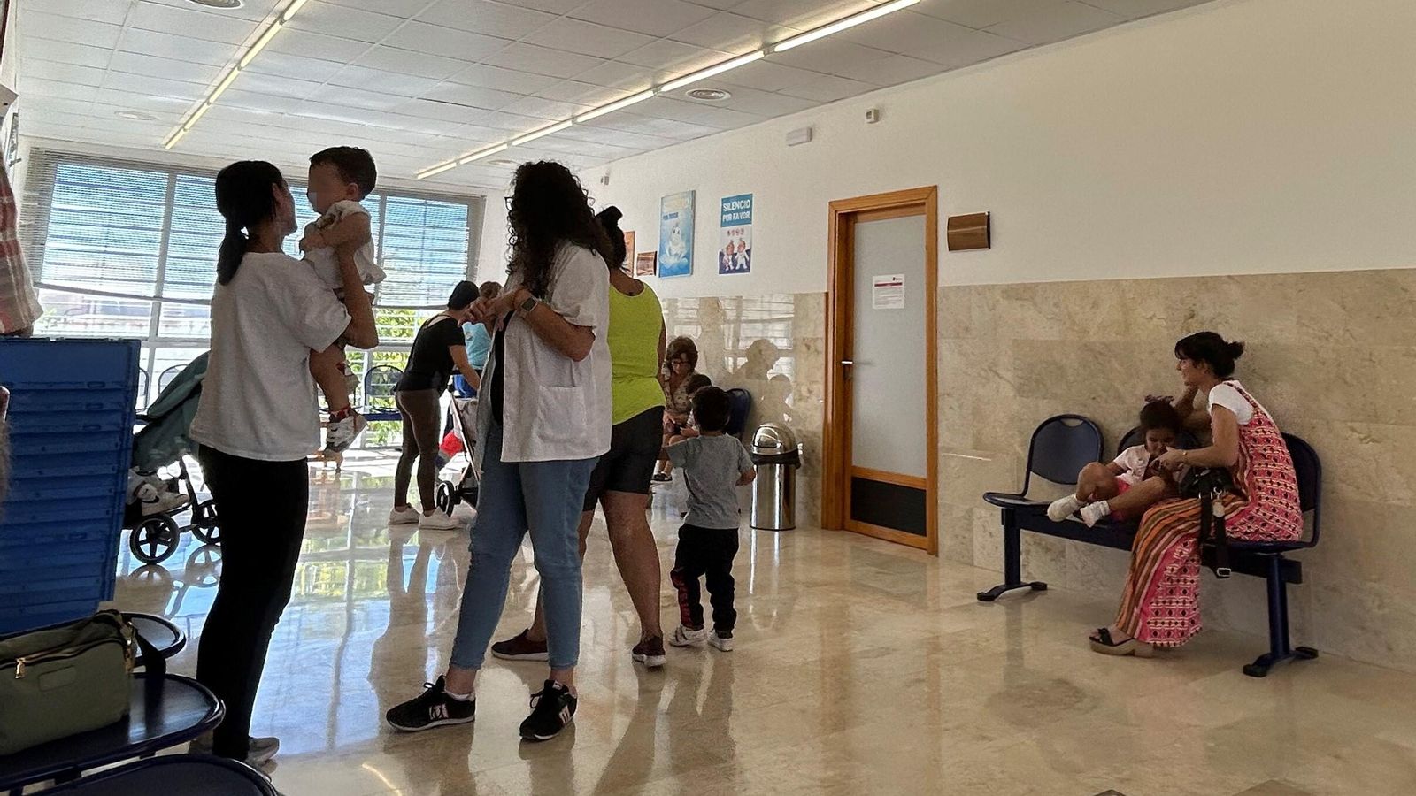 La sala de espera del área de  pediatría del consultorio de Pedrera.