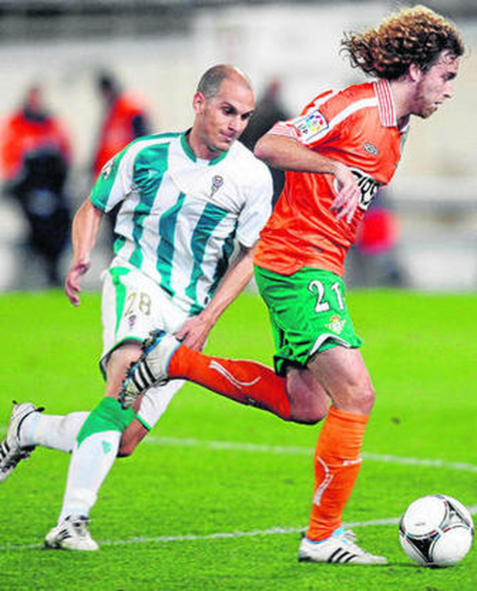 Un cabezazo de Pepe Díaz ilusiona al Córdoba